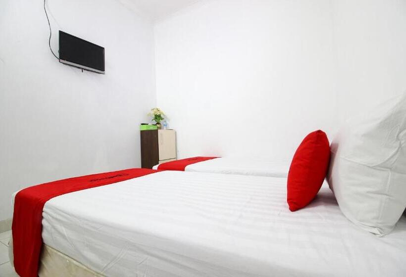 פנסיון Reddoorz Near Adisucipto Airport 3