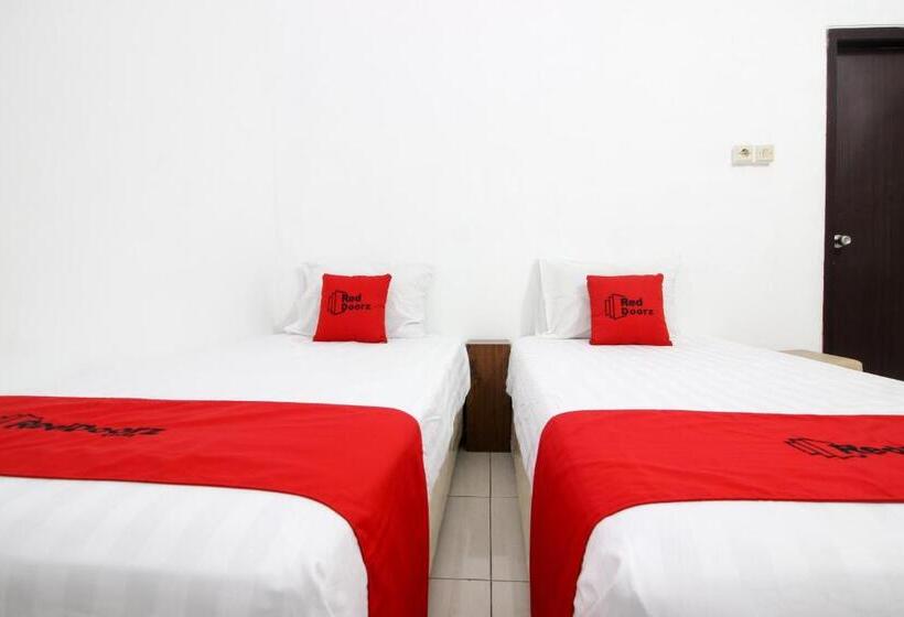 פנסיון Reddoorz Near Adisucipto Airport 3