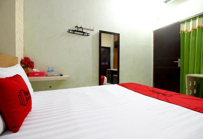 פנסיון Reddoorz Near Adisucipto Airport 3