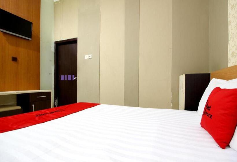 פנסיון Reddoorz Near Adisucipto Airport 3