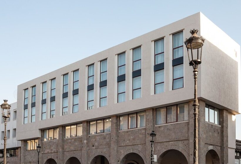 Six Hotel Guadalajara Degollado