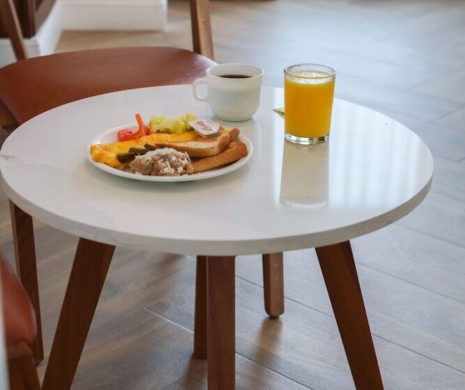 Six Hotel Guadalajara Degollado