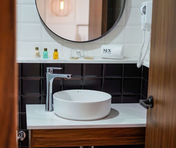 Six Hotel Guadalajara Degollado