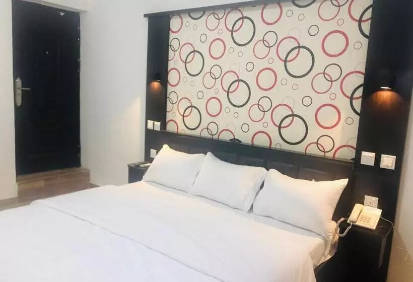 هتل Events & Suites