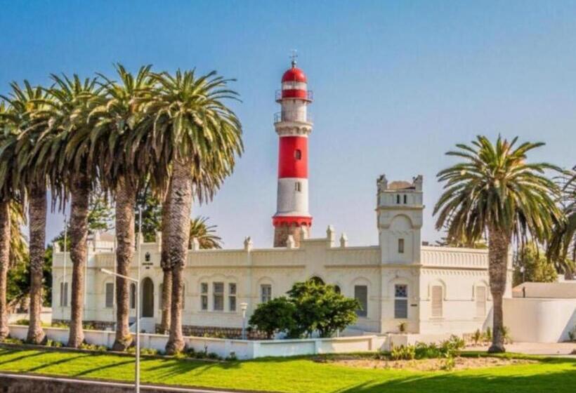 پانسیون Beach Garden Guesthouse With Self Catering