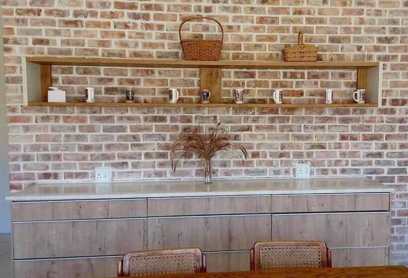 پانسیون Beach Garden Guesthouse With Self Catering