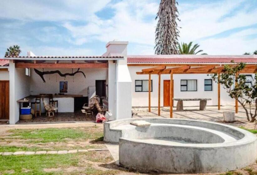 پانسیون Beach Garden Guesthouse With Self Catering