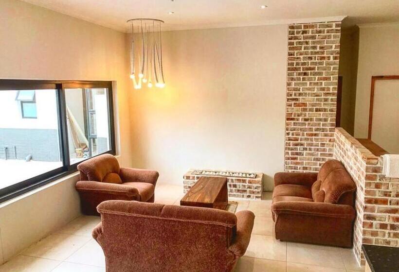 پانسیون Beach Garden Guesthouse With Self Catering