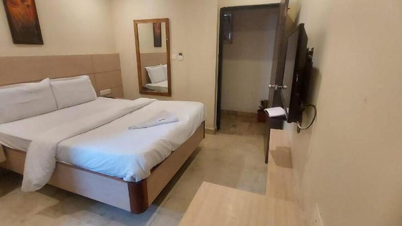 فندق صغير Sri Aditya Inn