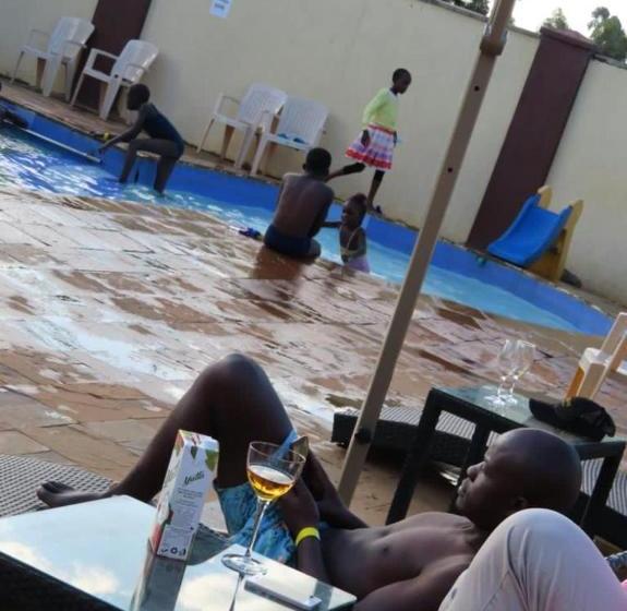 هتل Khwesa Resort