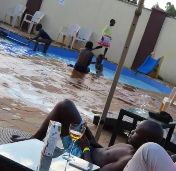 هتل Khwesa Resort