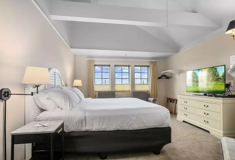 Hotelli Saratoga Inn