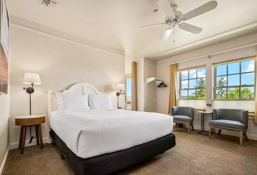 Hotelli Saratoga Inn