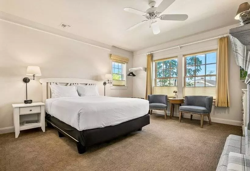 Hotelli Saratoga Inn