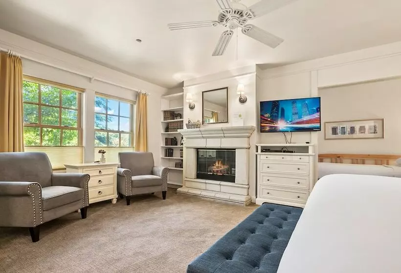 Hotelli Saratoga Inn