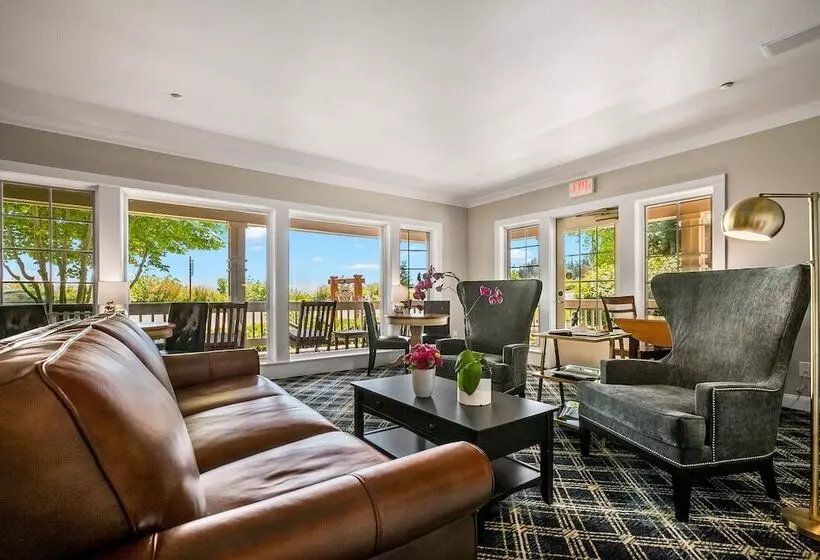 Hotelli Saratoga Inn