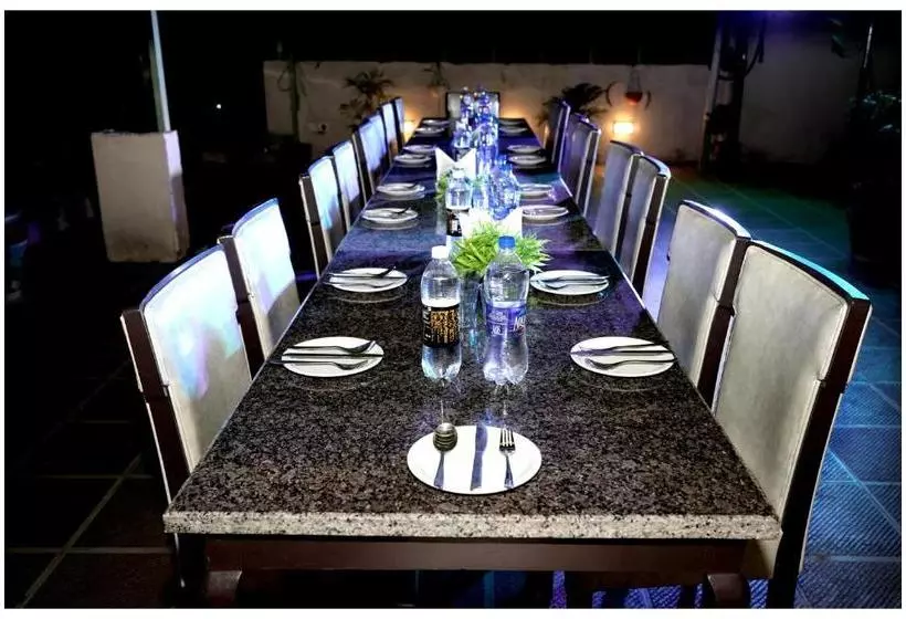 ホテル Viraj Inn