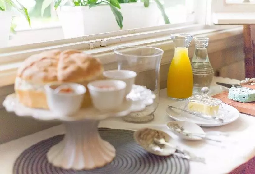 Majatalo One Of Our Top Picks In Pretoria  Lovely Spacious Room With Breakfast