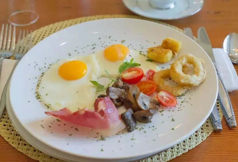 Majatalo One Of Our Top Picks In Pretoria  Lovely Spacious Room With Breakfast