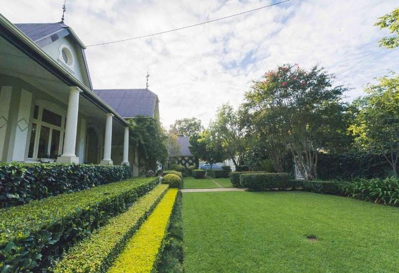 פנסיון Room In Bb - Lovely Guesthouse In Pretoria Welcoming You On A Spacious Room With Breakfast