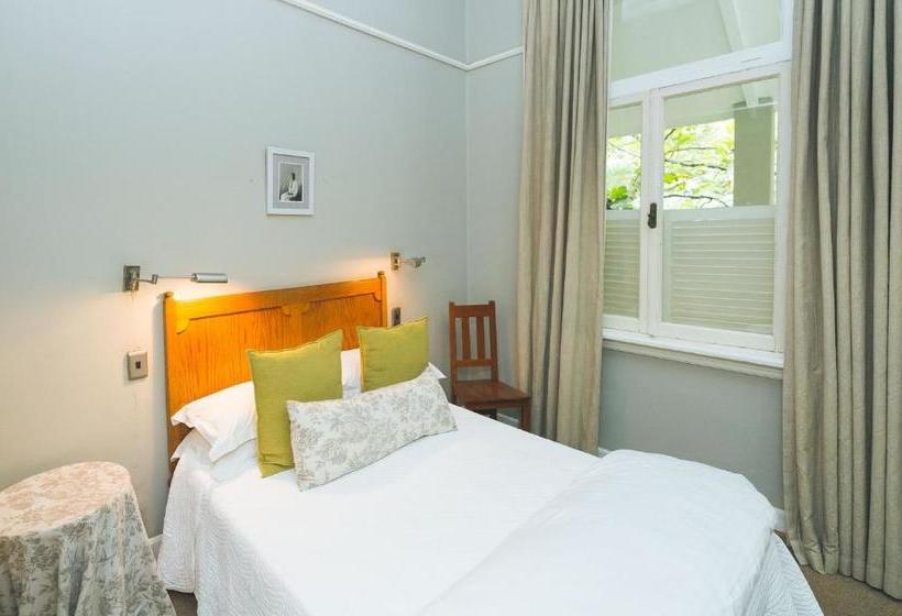 פנסיון Room In Bb - Lovely Guesthouse In Pretoria Welcoming You On A Spacious Room With Breakfast