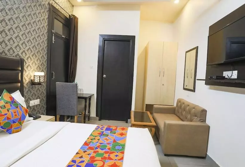 Fabhotel The Diamond