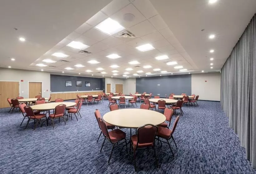 Hotelli Fairfield Inn & Suites By Marriott Salmon Arm