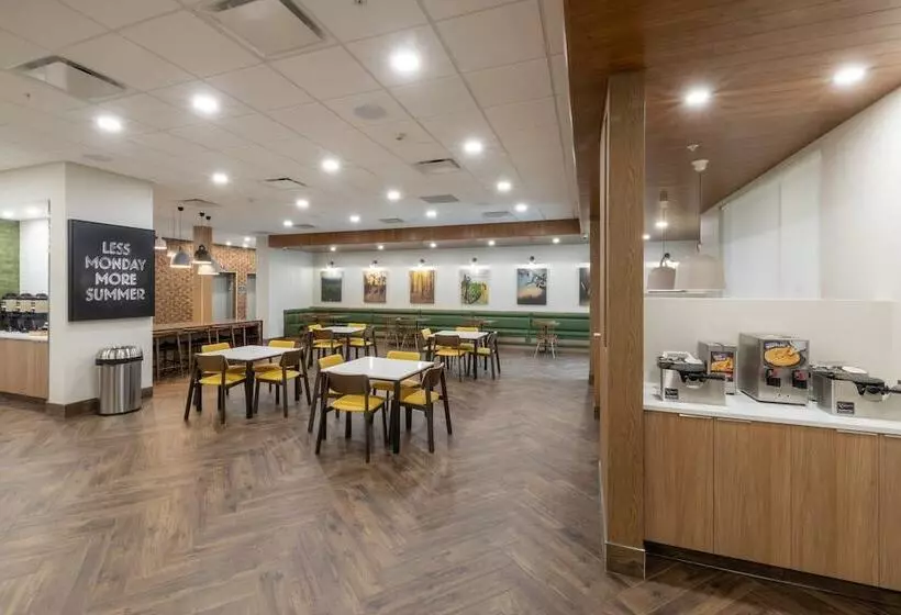 Hotelli Fairfield Inn & Suites By Marriott Salmon Arm