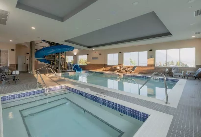 Hotelli Fairfield Inn & Suites By Marriott Salmon Arm