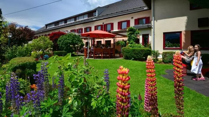 Retkeilymaja Gasthaus Gostišče Trattoria Ogris