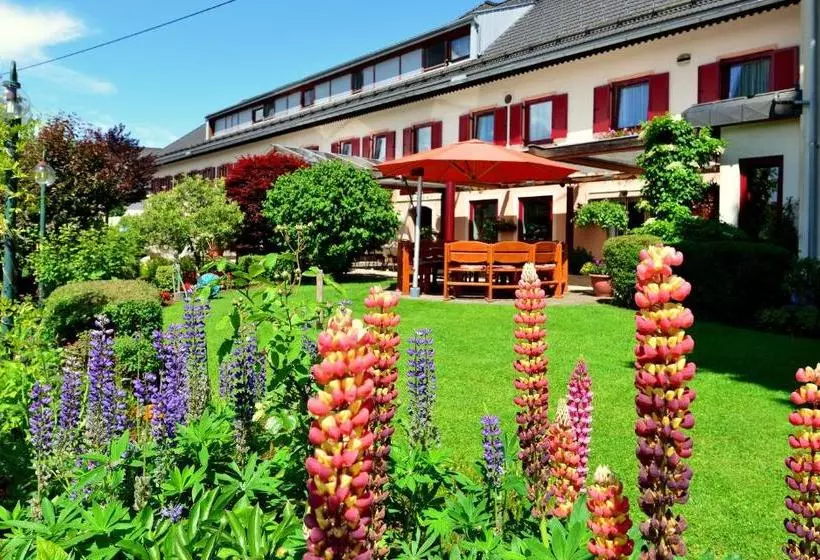 Retkeilymaja Gasthaus Gostišče Trattoria Ogris