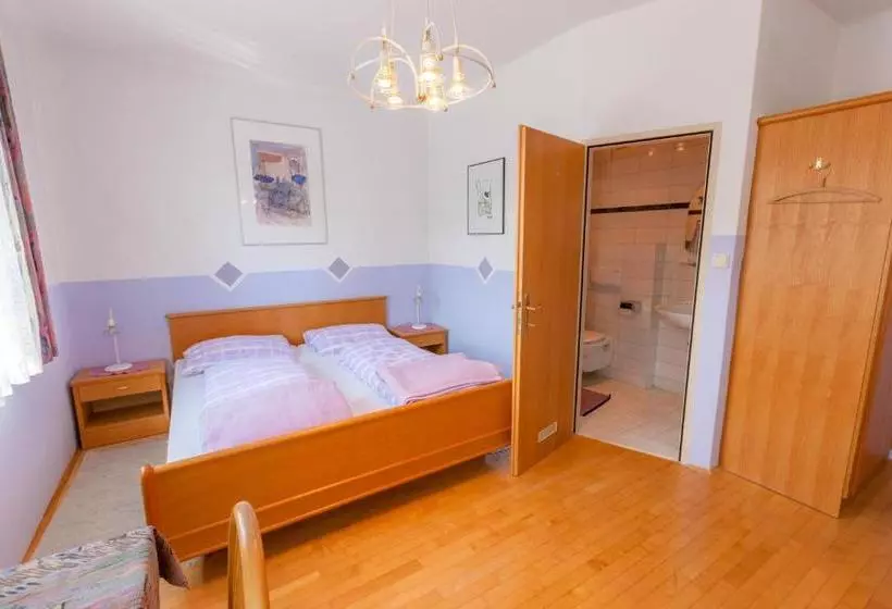 Retkeilymaja Gasthaus Gostišče Trattoria Ogris