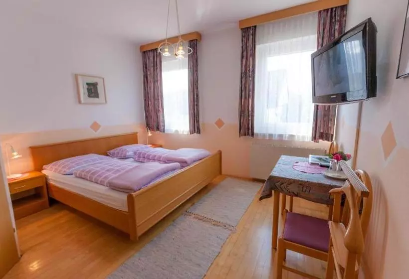 Retkeilymaja Gasthaus Gostišče Trattoria Ogris