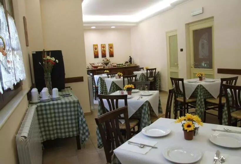 Hotelli Albergo La Casa Nel Bosco