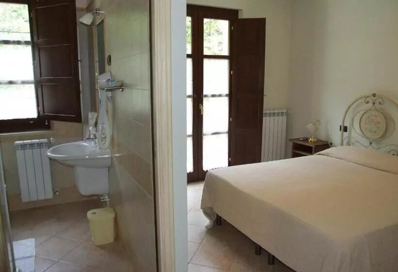 Hotelli Albergo La Casa Nel Bosco