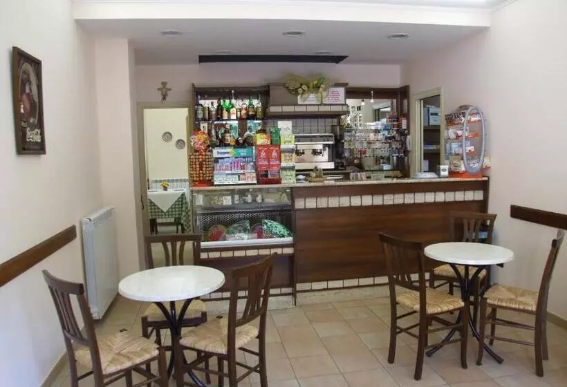 Hotelli Albergo La Casa Nel Bosco