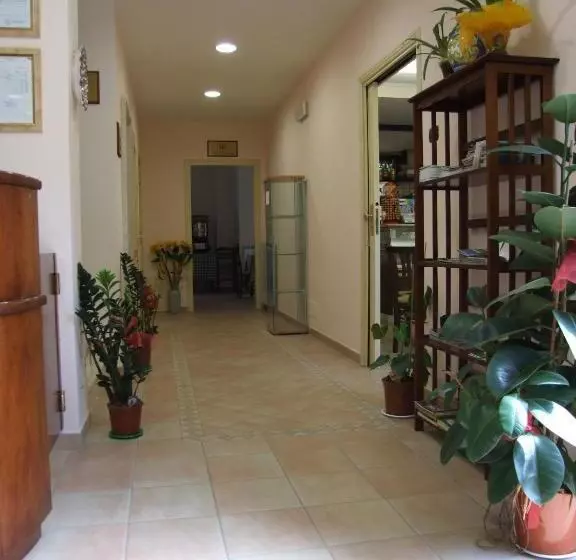 Hotelli Albergo La Casa Nel Bosco