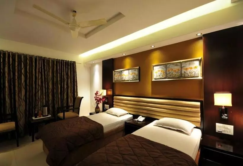 Hotelli Surabhi Regency