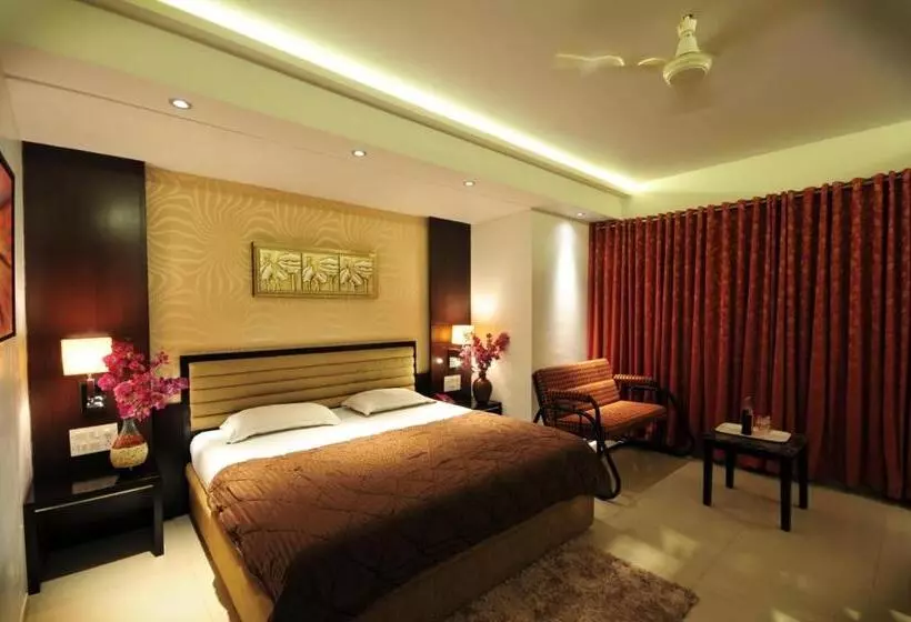 Hotelli Surabhi Regency