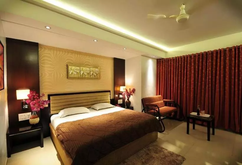 Hotelli Surabhi Regency