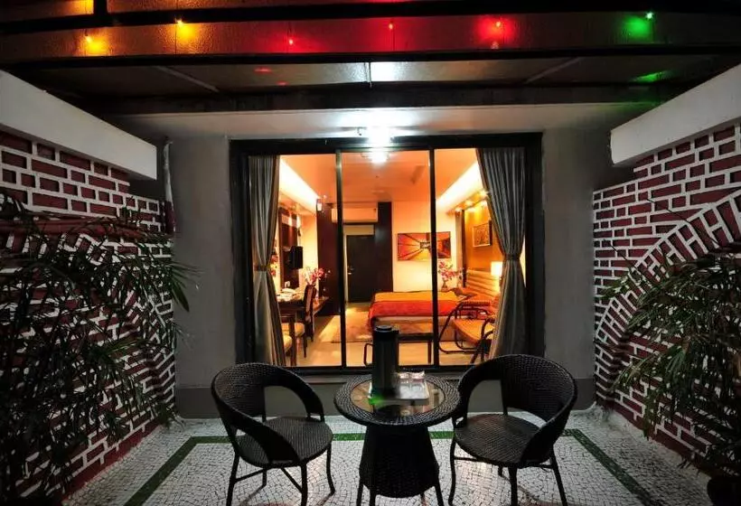 Hotelli Surabhi Regency