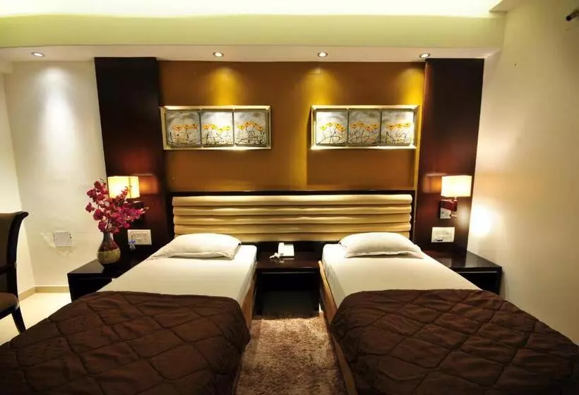 Hotelli Surabhi Regency