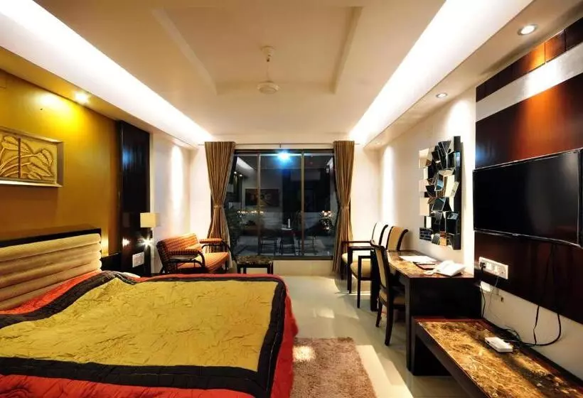 Hotelli Surabhi Regency