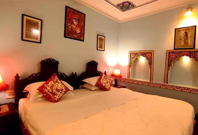 هتل Bundi Inn   A Heritage Boutique Haveli