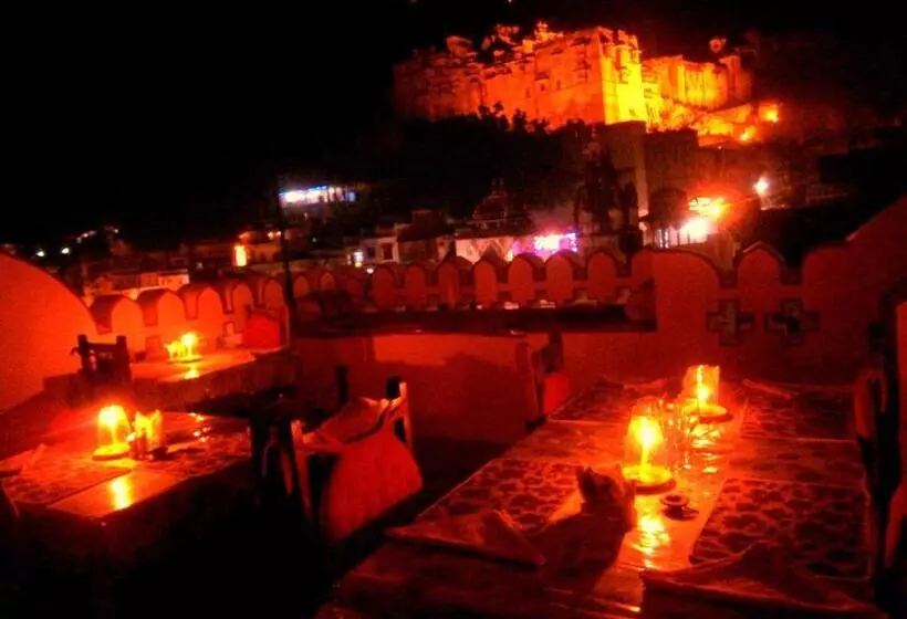 هتل Bundi Inn   A Heritage Boutique Haveli