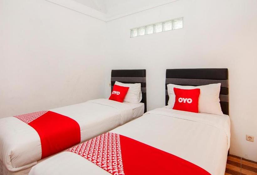 Hotell Oyo 1812 Dg Inn