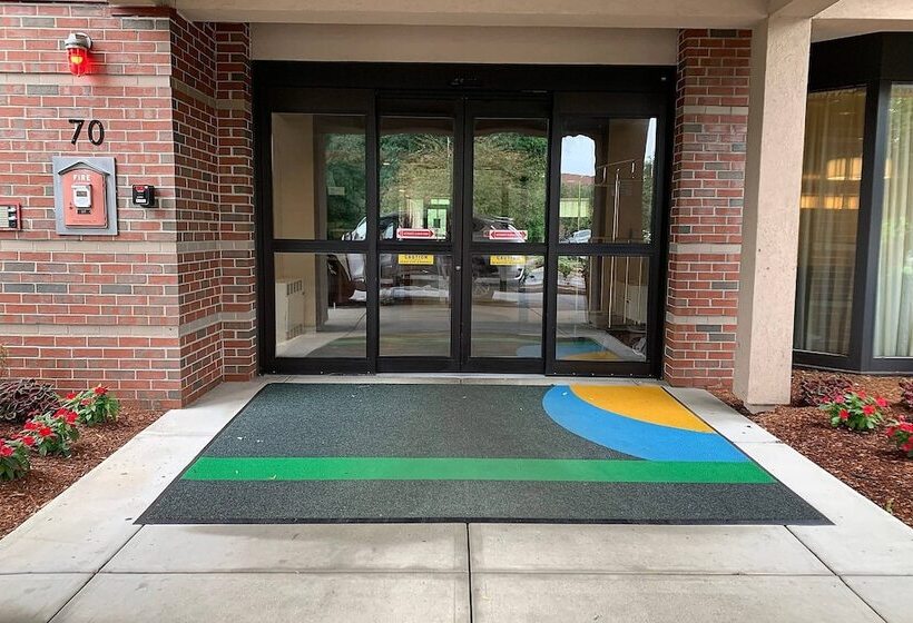 فندق Courtyard By Marriott Concord