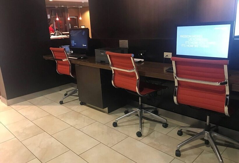 فندق Courtyard By Marriott Concord