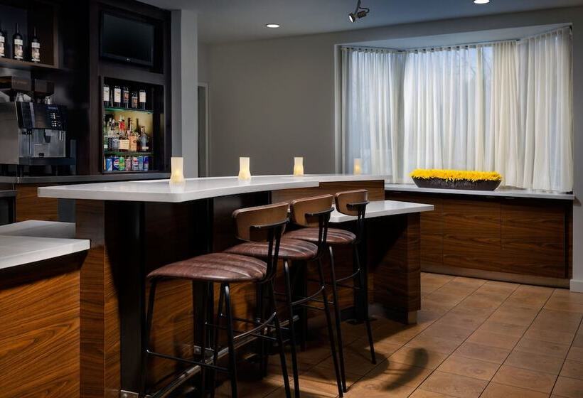 فندق Courtyard By Marriott Concord