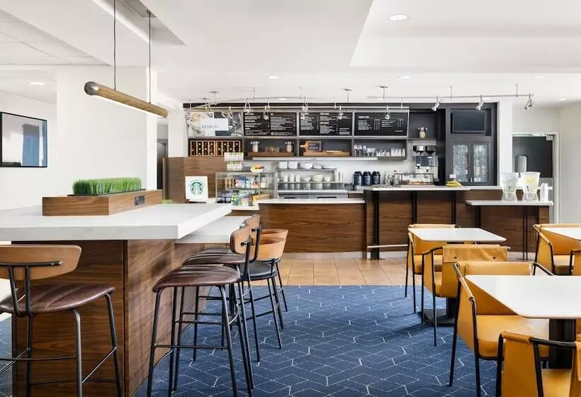 ホテル Courtyard By Marriott Concord